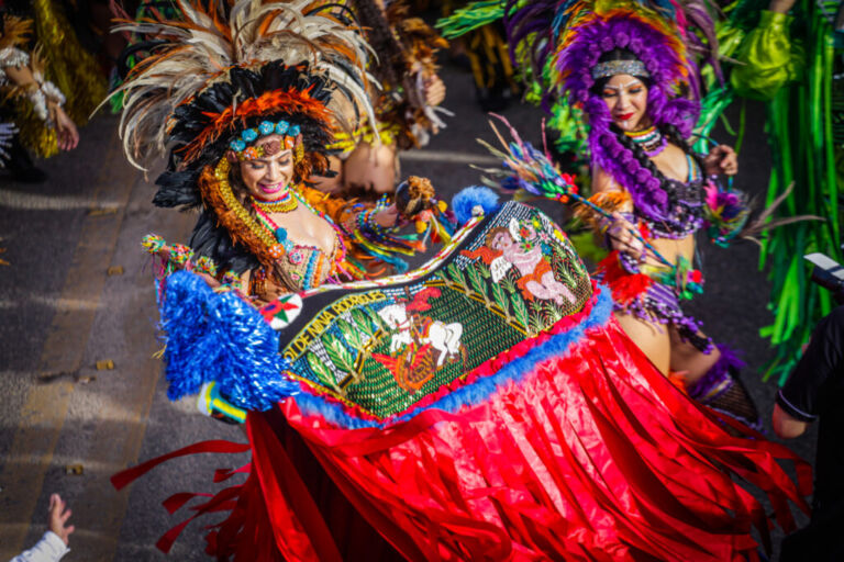 Cortejo junino reúne grupos de bumba meu boi e atrações culturais no Centro Histórico de São Luís