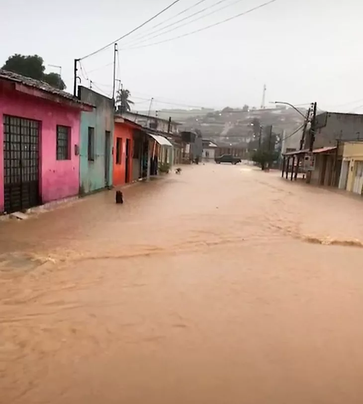 Fortes chuvas atingem e deixam famílias ilhadas